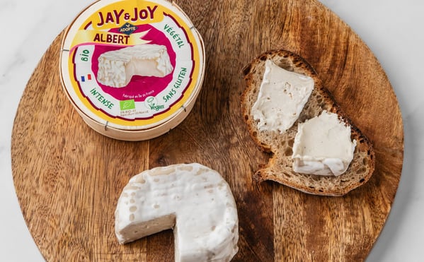 vegan-camembert-jay-and-joy
